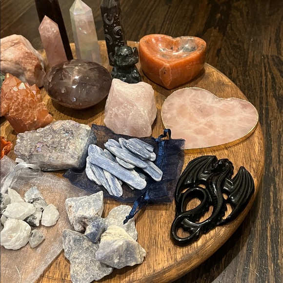 2/$20 Crystal Carvings, Hearts, and Towers Oh My! - Picture 3 of 16